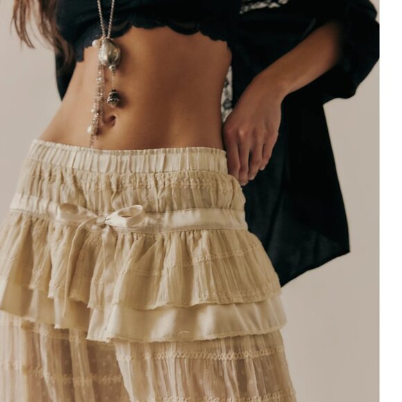 new FREE PEOPLE $300 belle ruffle pants xs VIRAL!!! - Picture 1 of 4